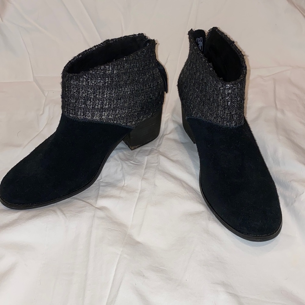 Last chance! EUC Toms Leila Boots
